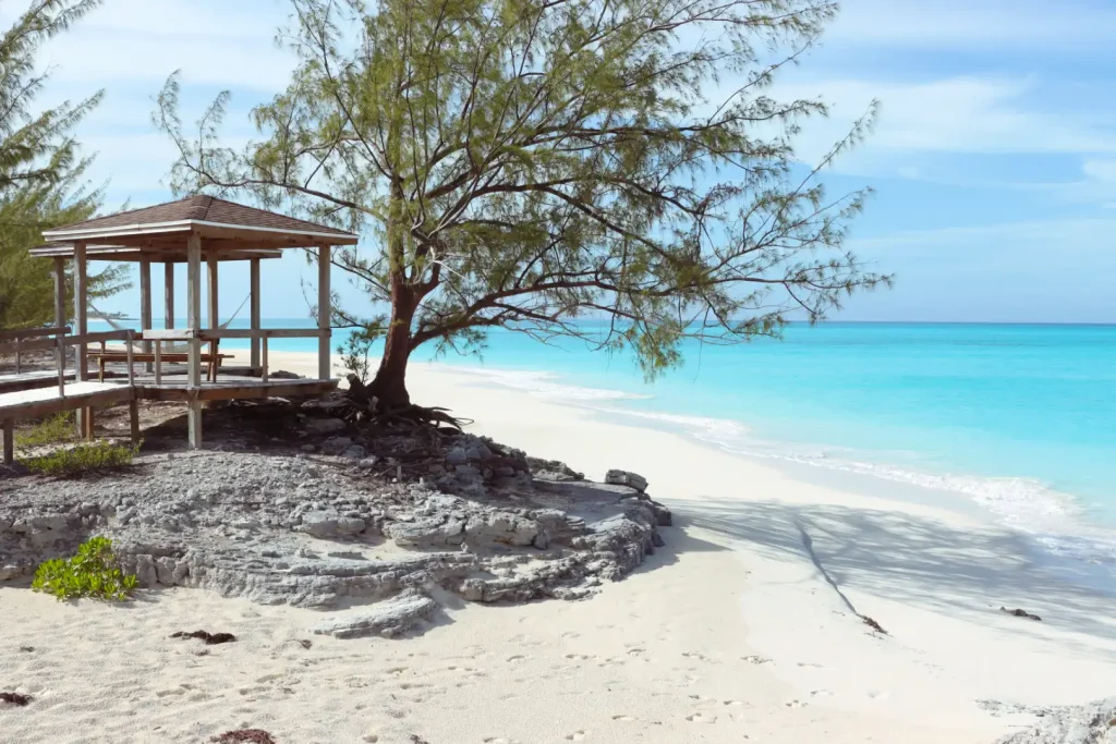 galliot cay beach long island picnic tables